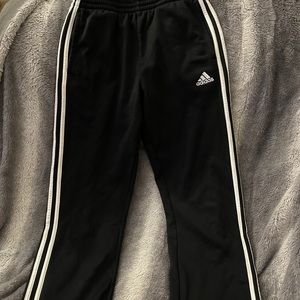 Adidas sweat pants size 14/16 (in juniors size)